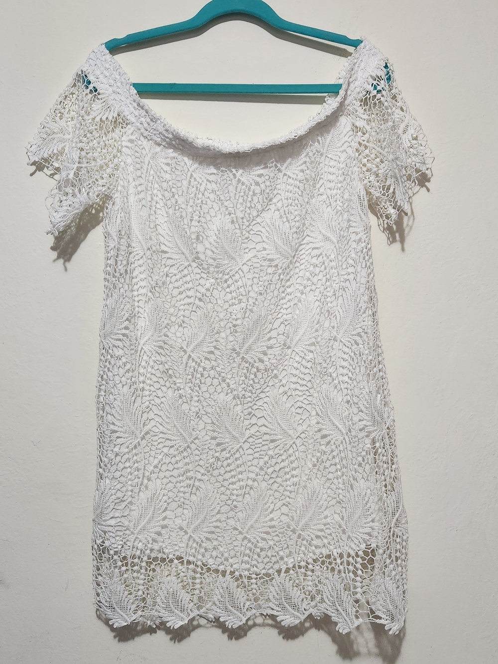 ASTR White Lace Off-the-Shoulder Geometric Lace On/Off Neck Scalloped Hem Dress
